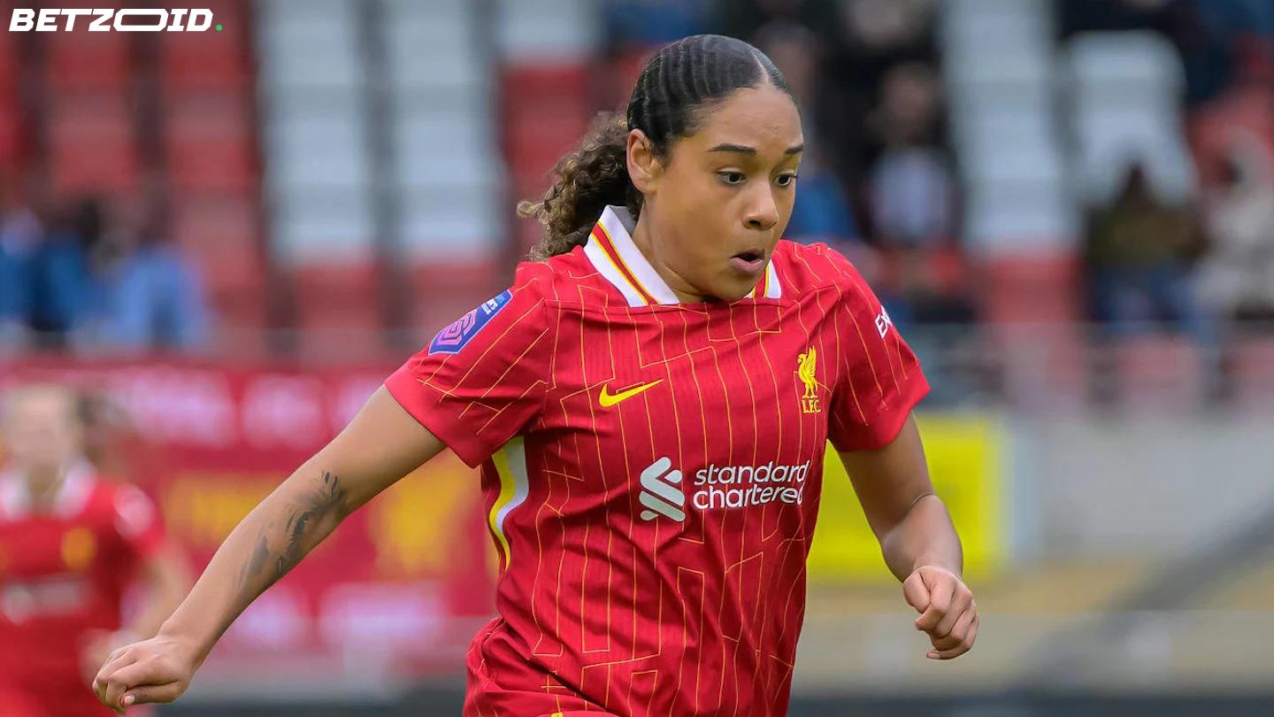 Arsenal Shatters Women's Transfer Record with £1M Move for Canadian Star Olivia Smith.
