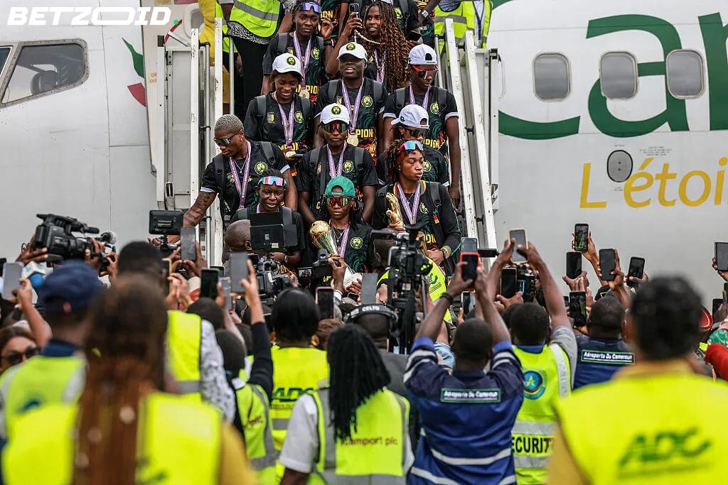 Cameroon's Unlikely Champions and the NWSL Comebacks That Made the Weekend.