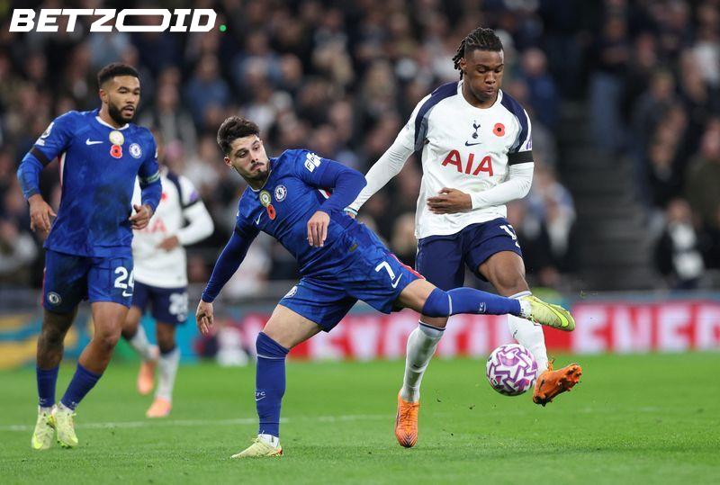 Chelsea Rests Pedro Neto for Long-Haul Qarabag Champions League Journey.