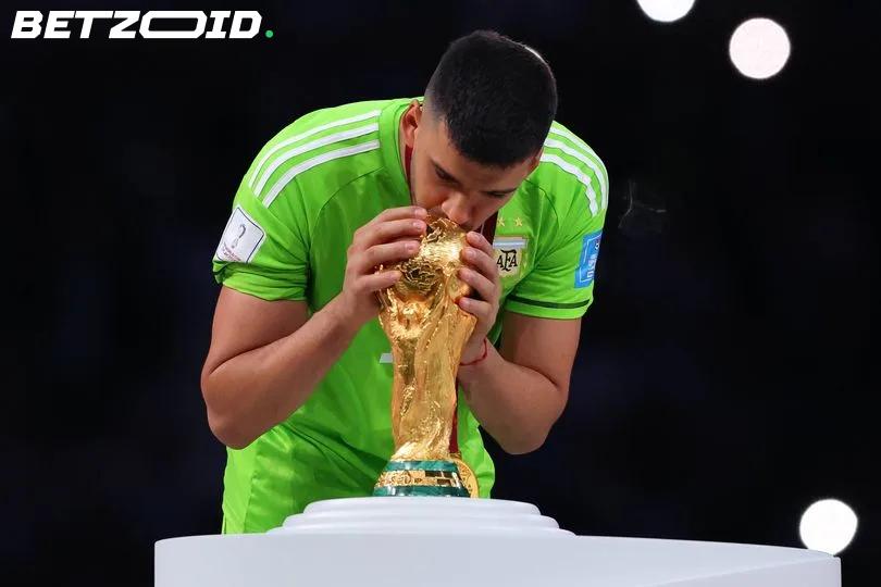 Gerónimo Rulli Returns to Man City — The Goalkeeper Who Scored Against United in a European Final.