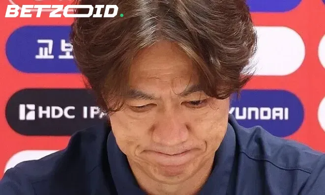 Hong Myung-bo Steps Forward for Parliamentary Grilling Over South Korea's World Cup Failure.