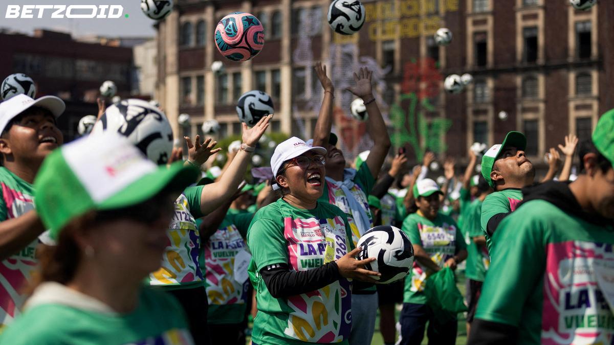Mexico Smashes World Record with 9,500-Person Football Class Ahead of World Cup 2026.