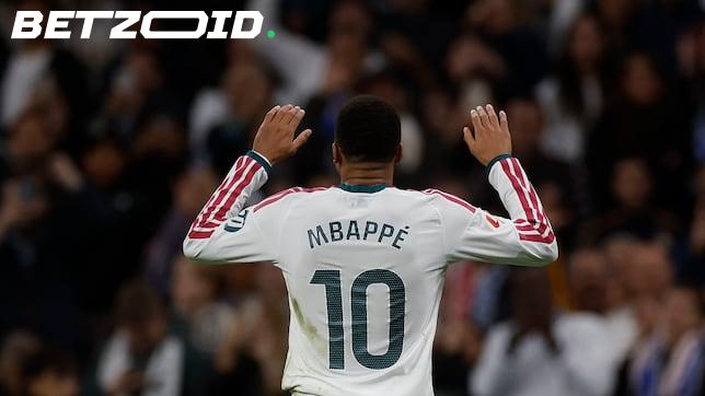 Kylian Mbappé Wins the Onze d'Or a Week Before the Ballon d'Or Gala.