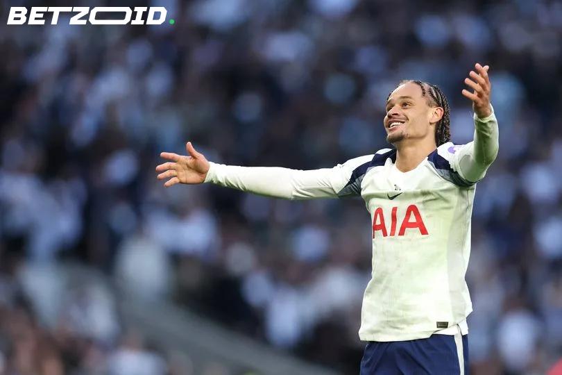 Xavi Simons Turns to NFL and NHL Facilities as Tottenham Await His ACL Comeback.