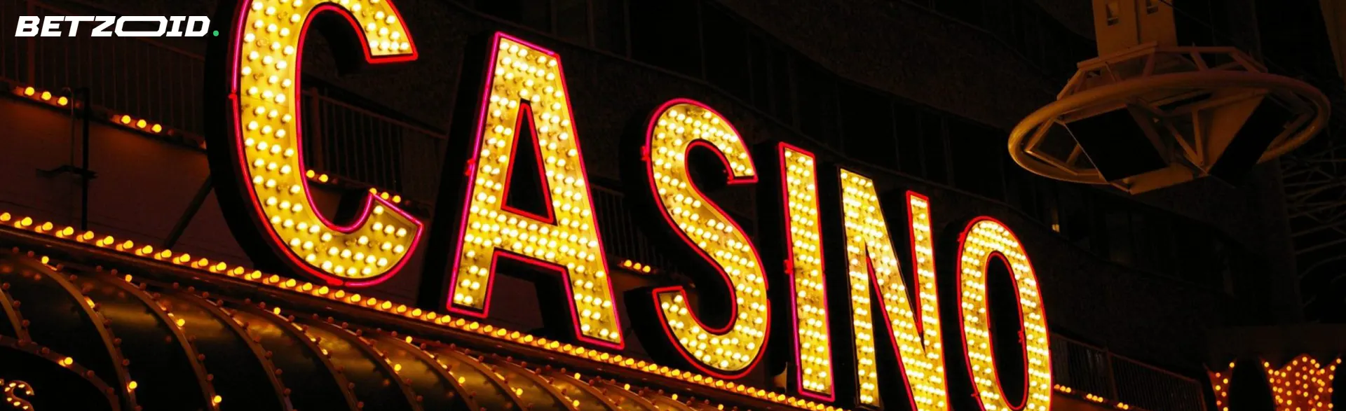 Grande insegna al neon del casinò con bonus 150 euro senza deposito.