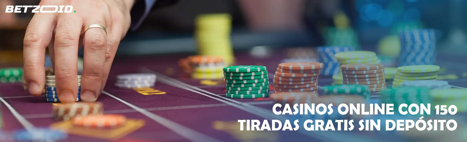 Un jugador en una mesa con fichas en un casino.