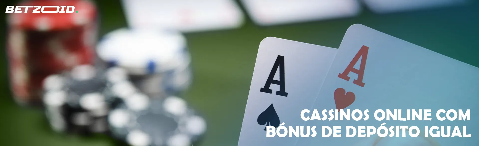 Duas cartas no fundo de fichas de casino.