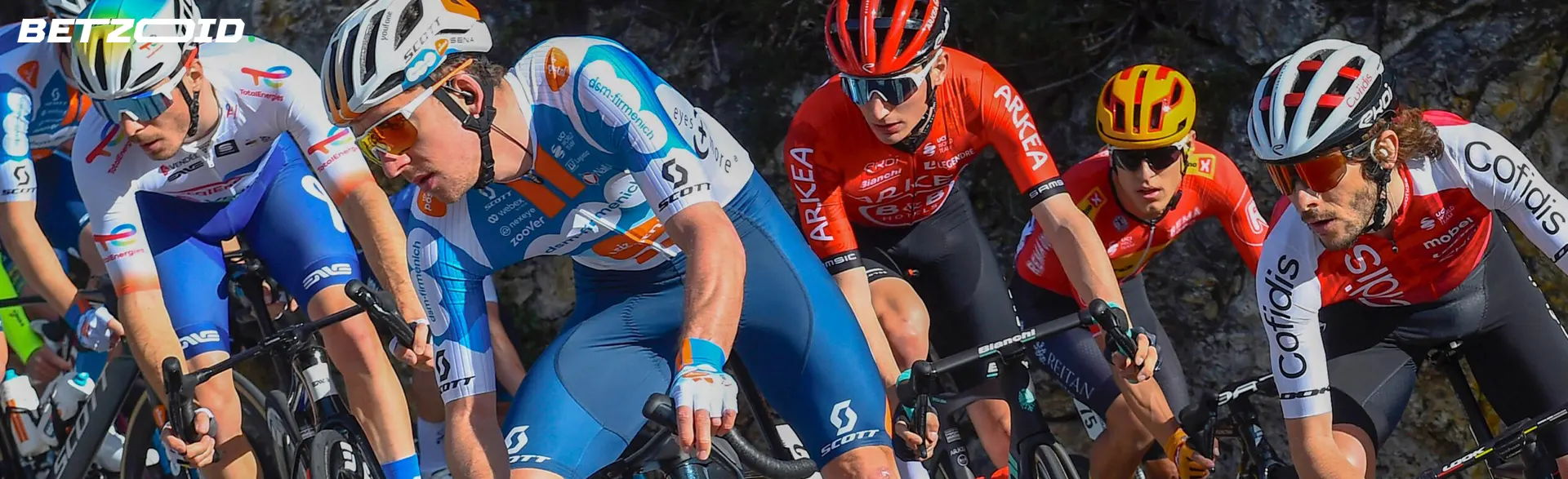 Ciclistas durante a corrida.
