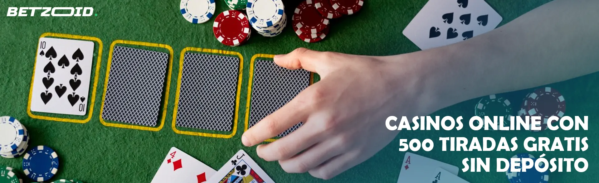 El jugador coloca las cartas en la mesa al lado de las fichas.