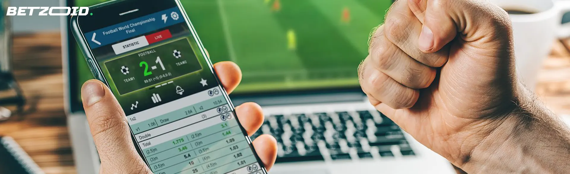 Un smartphone con una aplicación de apuestas en manos de una persona.