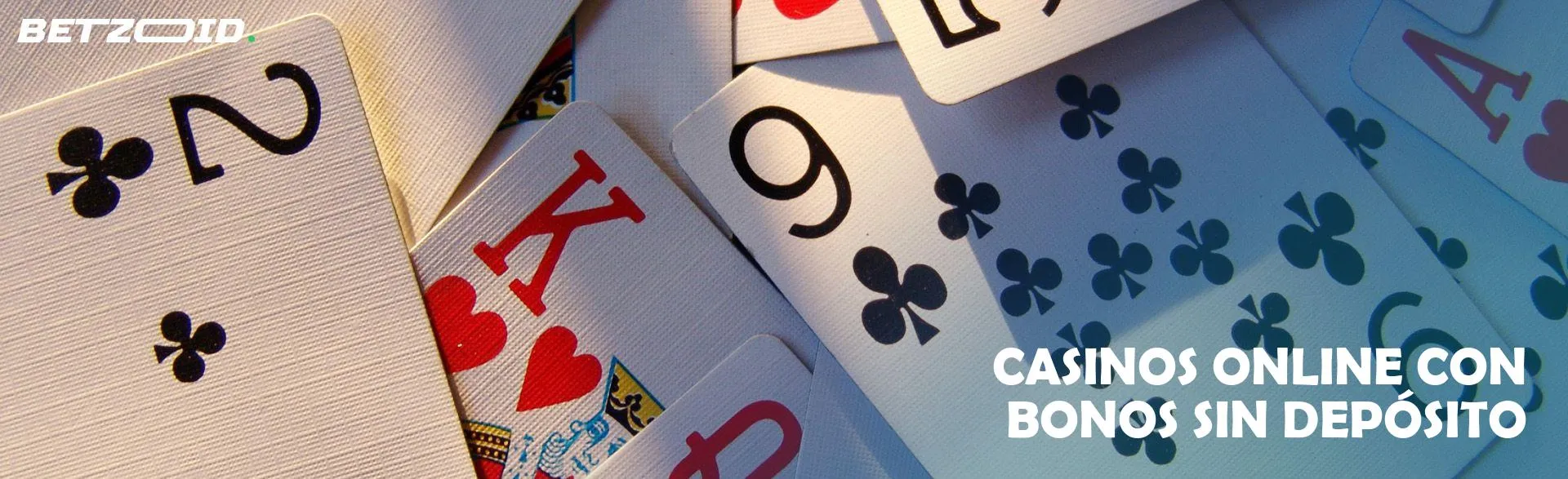 Baraja de cartas dispersas.