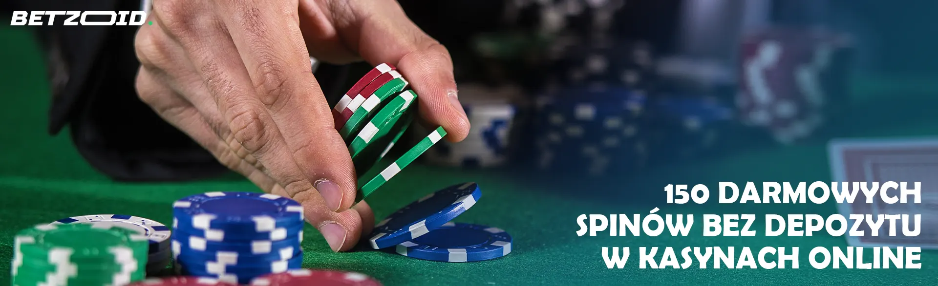 Gracz kładzie żetony na stole w kasynie.