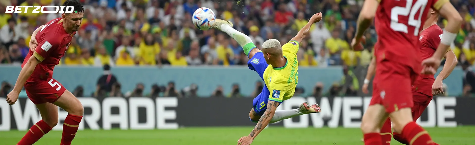 Fußballspieler in Aktion während des Spiels.