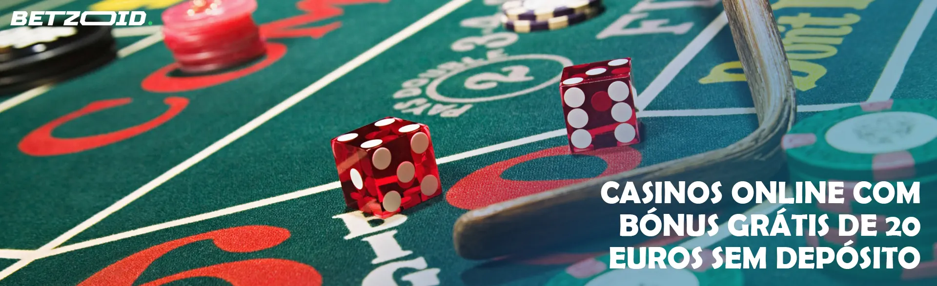 Dados e fichas na mesa do casino.