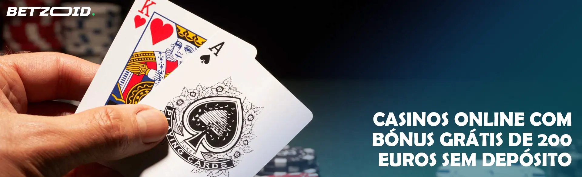 Duas cartas no fundo de fichas de casino.