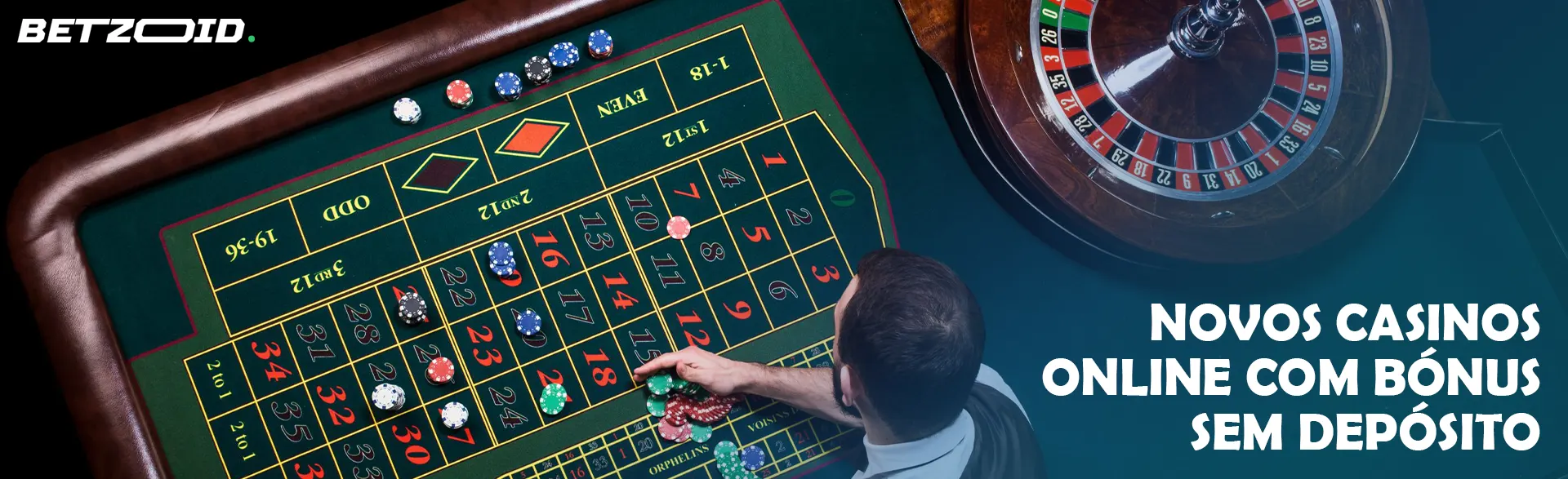 O croupier coloca as fichas na mesa da roleta.