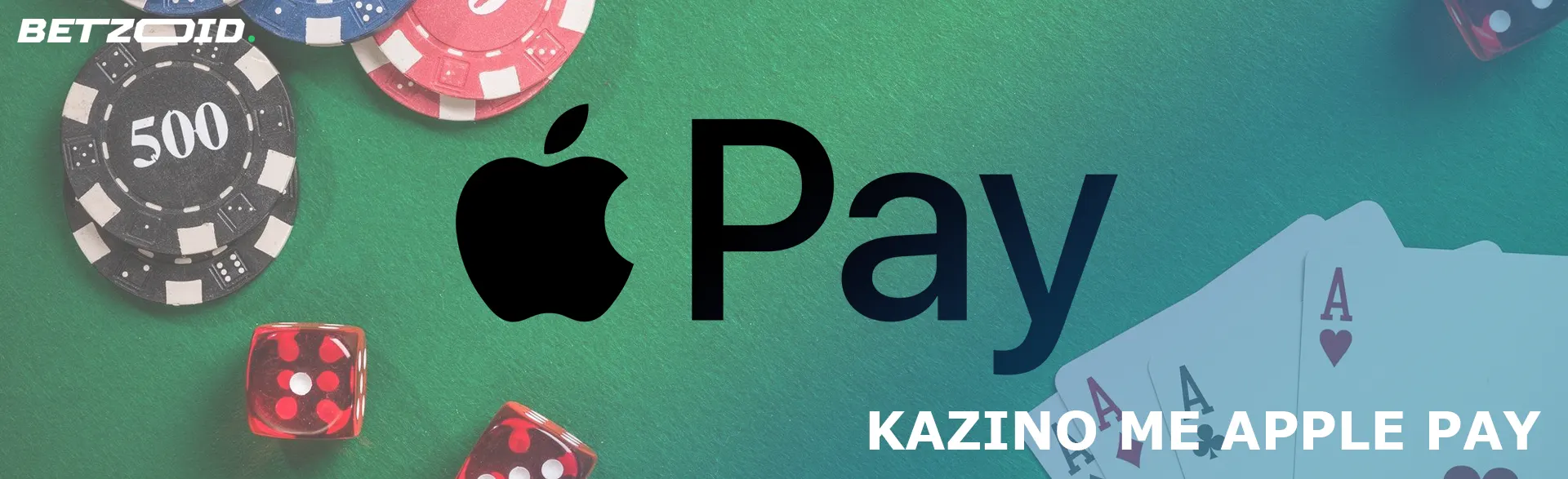 Λογότυπο Apple Pay στο φόντο μάρκες, κάρτες και ζάρια καζίνο.