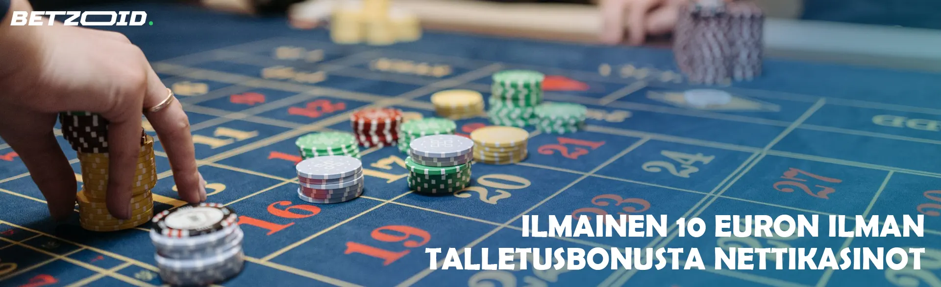 Pelaaja asettaa pelimerkkejä kasinopöydälle.