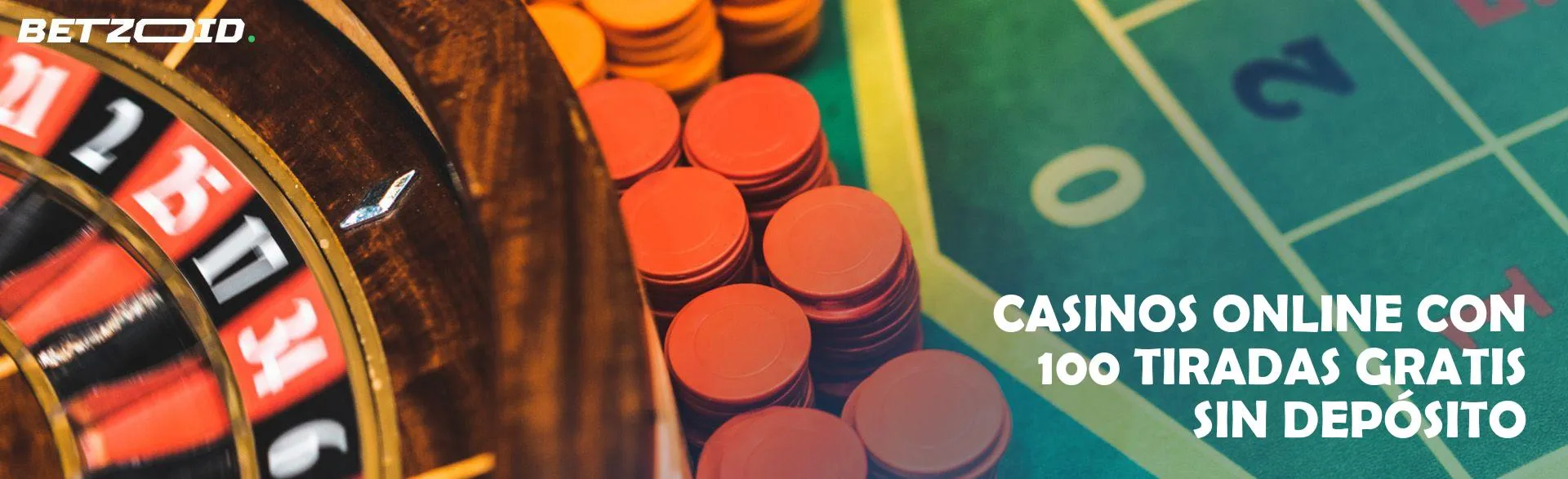 Rueda de ruleta junto a fichas de casino.