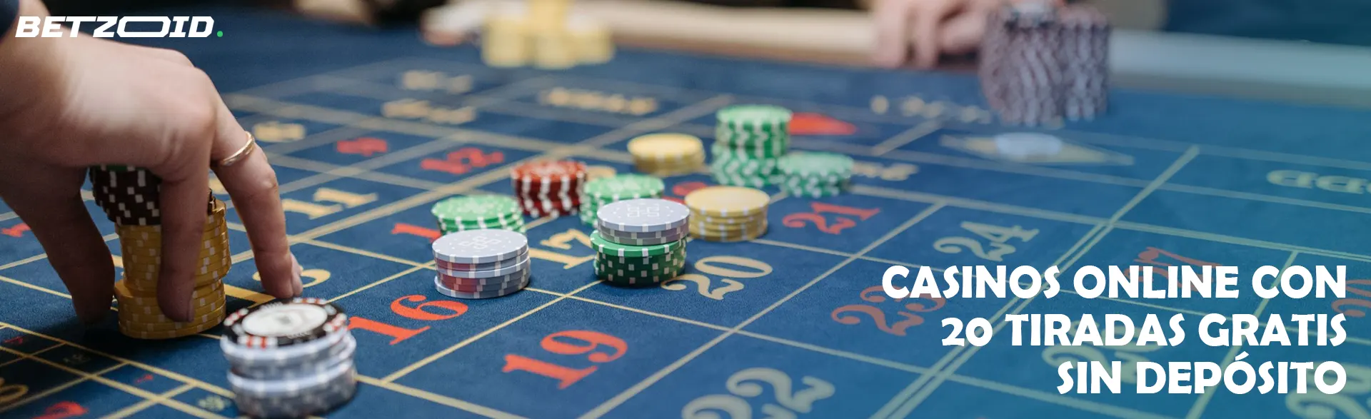 El jugador coloca fichas en la mesa del casino.