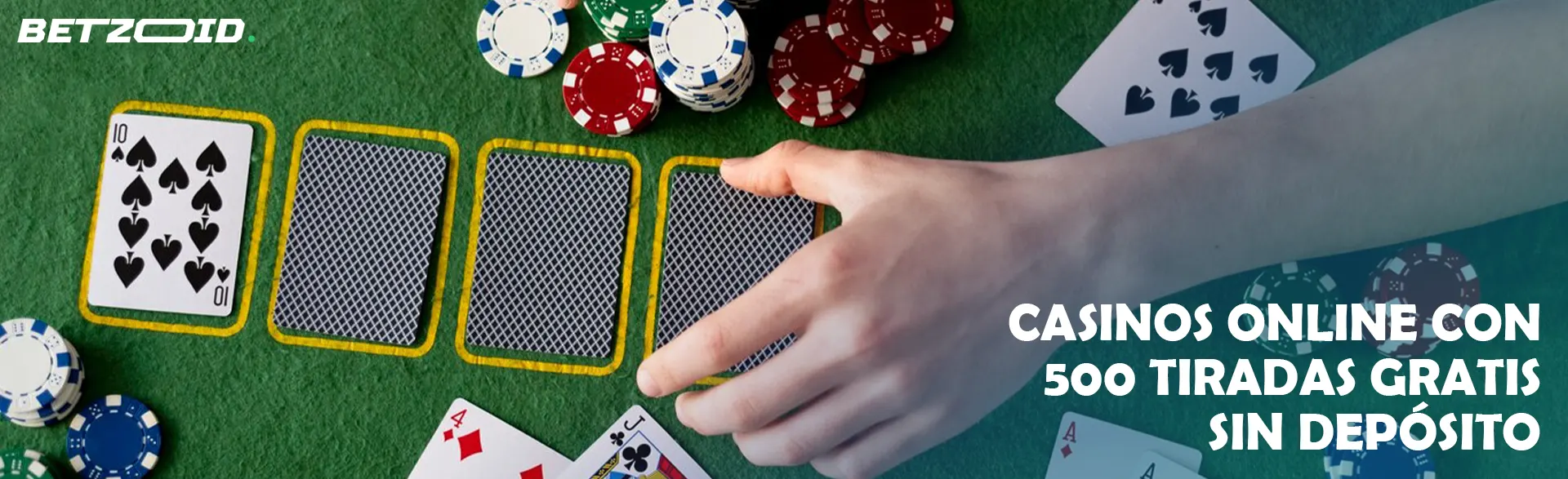 El jugador coloca cartas en la mesa del casino.