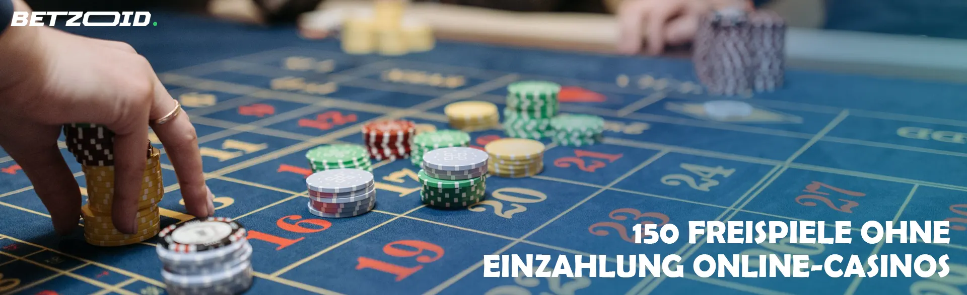 Ein Spieler legt Chips auf den Casinotisch.