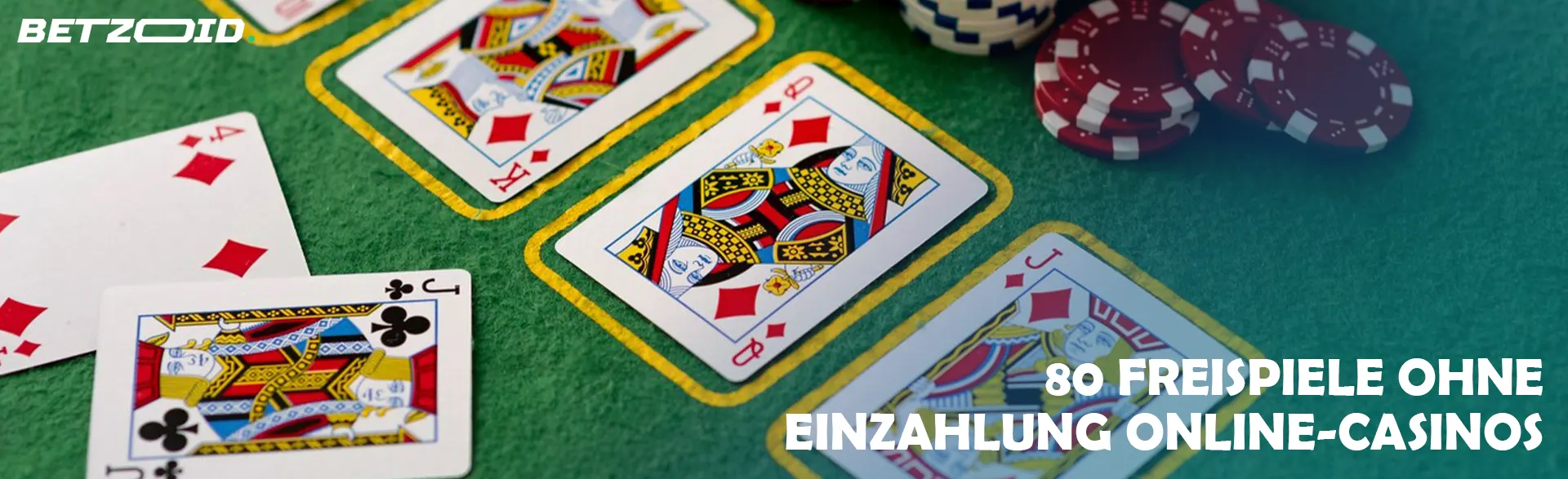 Karten neben Casino-Chips.