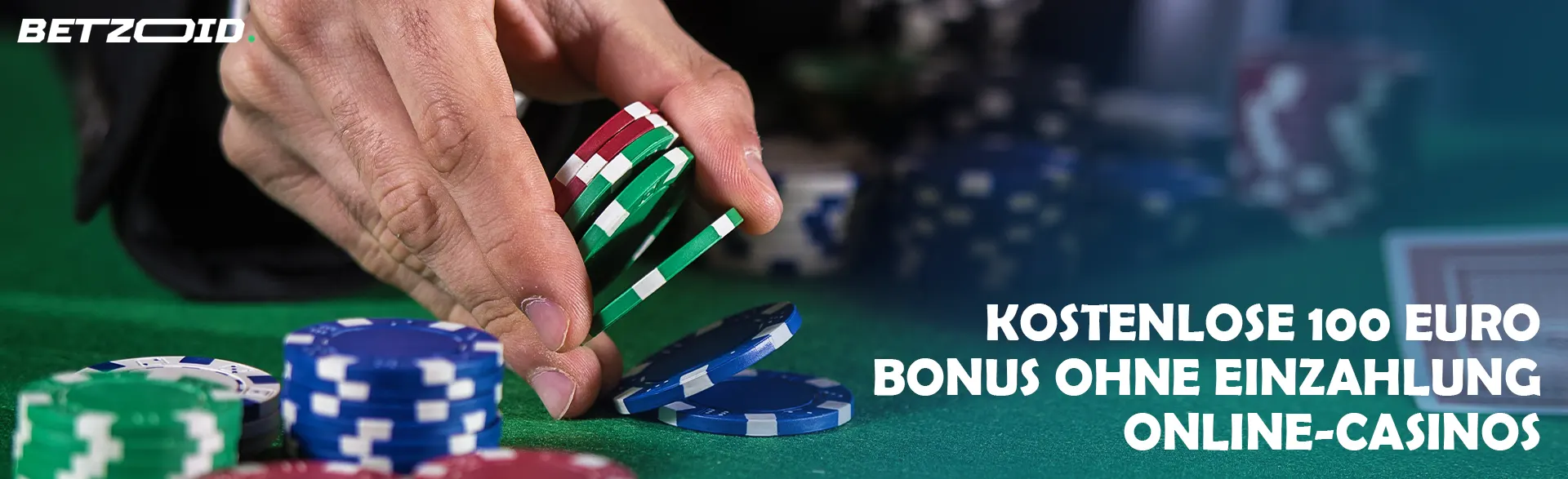 Der Spieler legt Chips auf den Casinotisch.