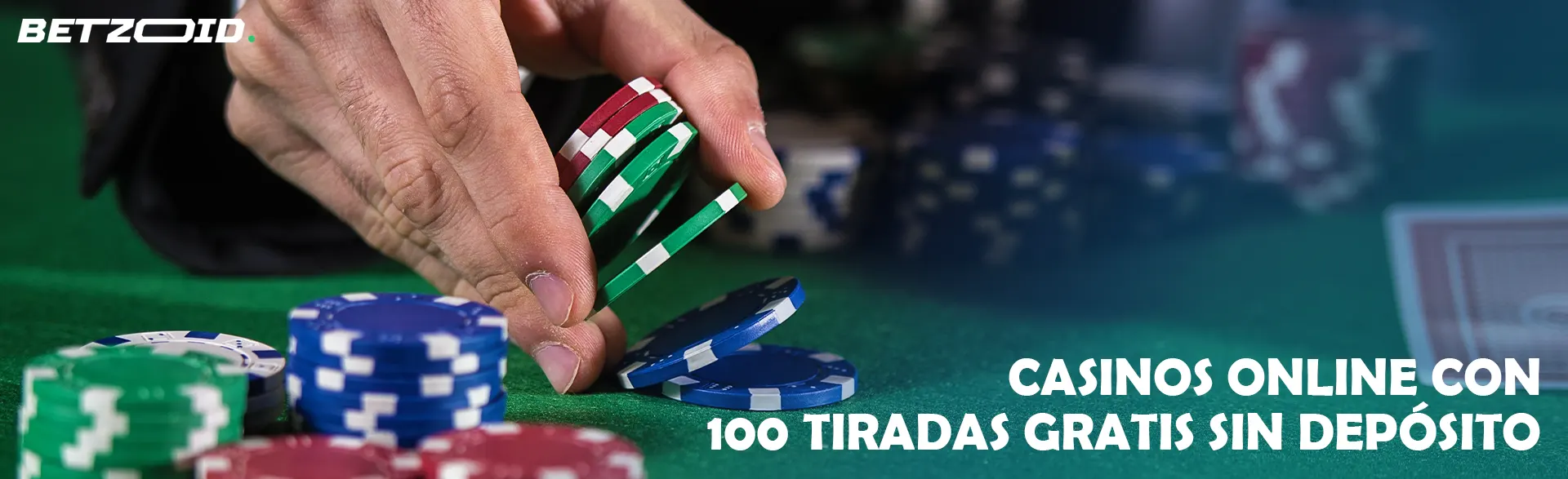 Un jugador coloca fichas en la mesa del casino.