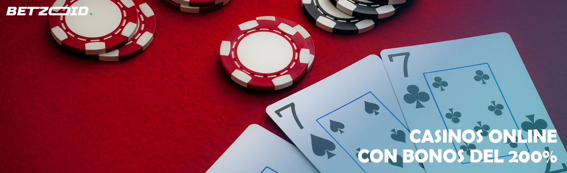 Cartas de casino y fichas sobre fondo rojo.