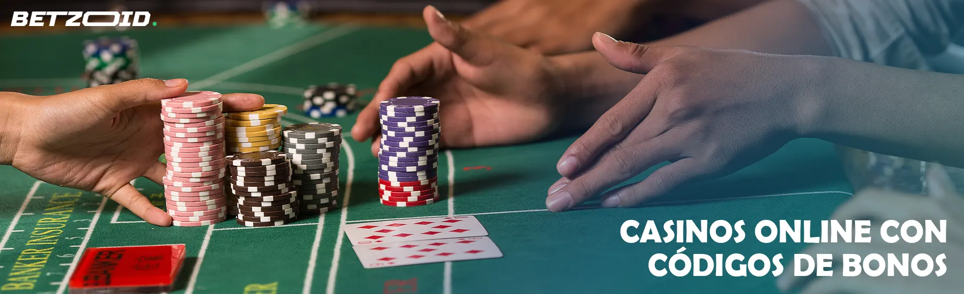 Los jugadores realizan apuestas con fichas de casino.