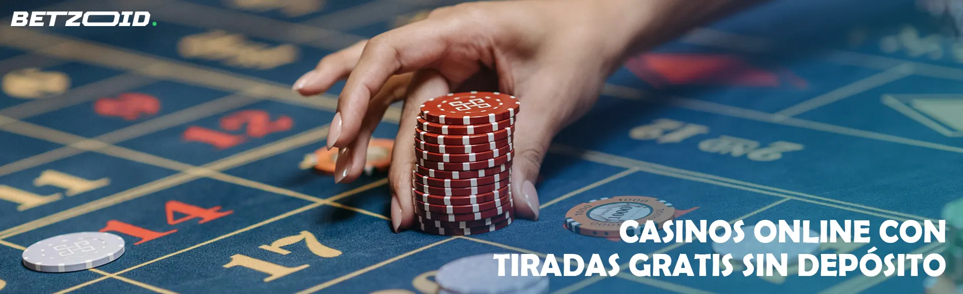 Un jugador coloca fichas en la mesa del casino.