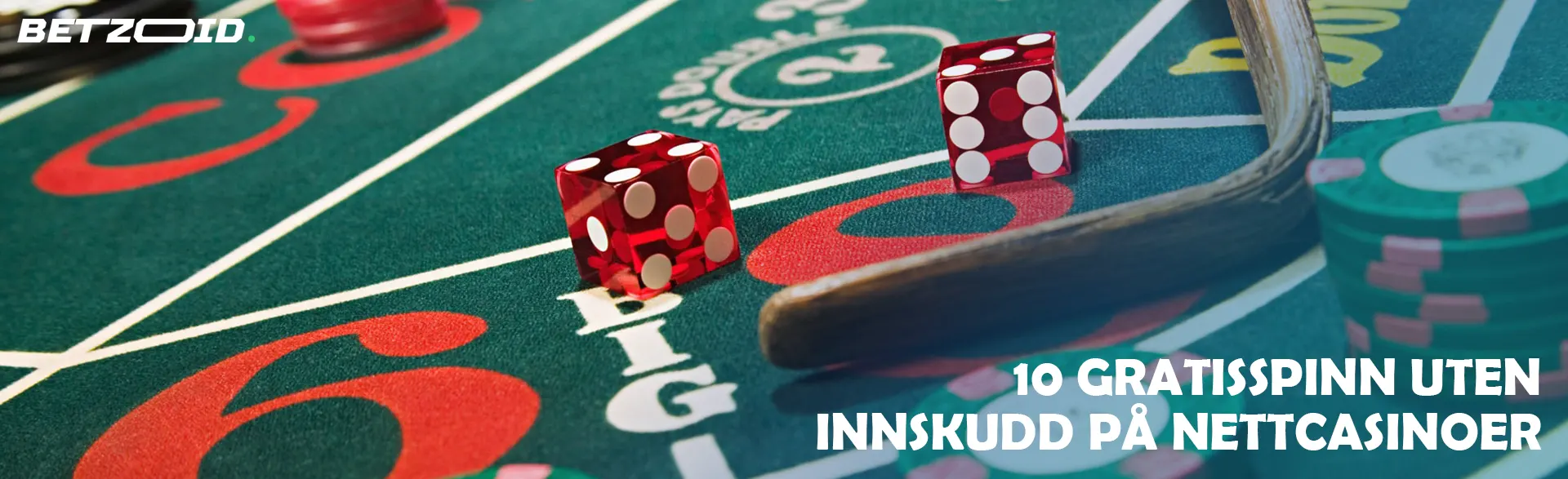 Terninger og sjetonger på et kasinobord.