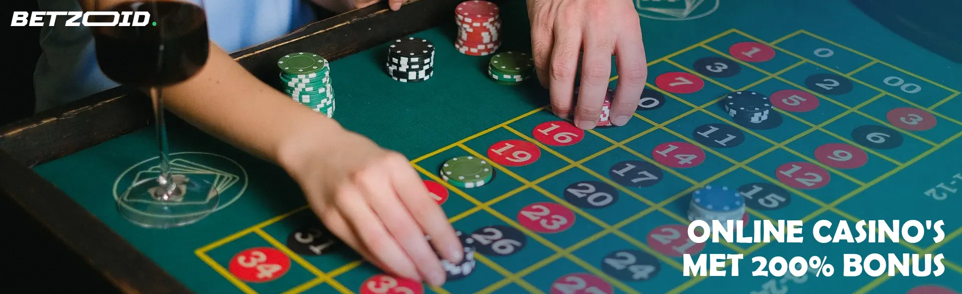 Spelers plaatsen weddenschappen met casinofiches.