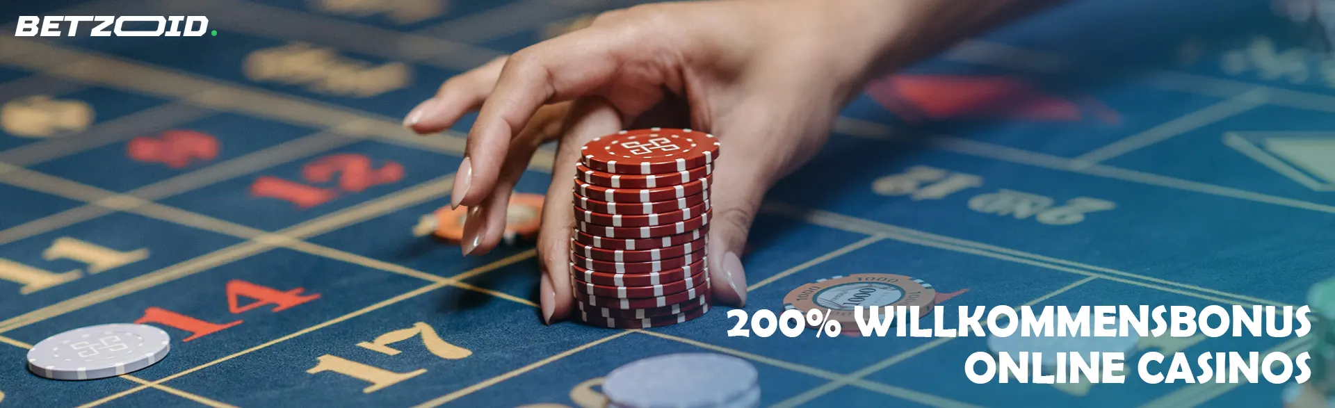 Ein Spieler legt Chips auf den Casinotisch.