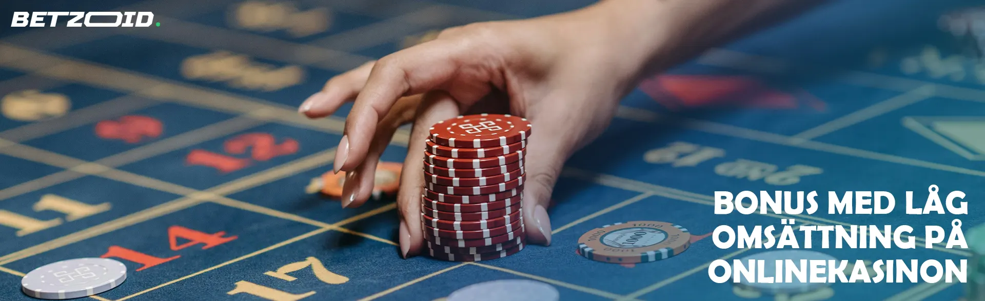 En spelare placerar marker på kasinobordet.