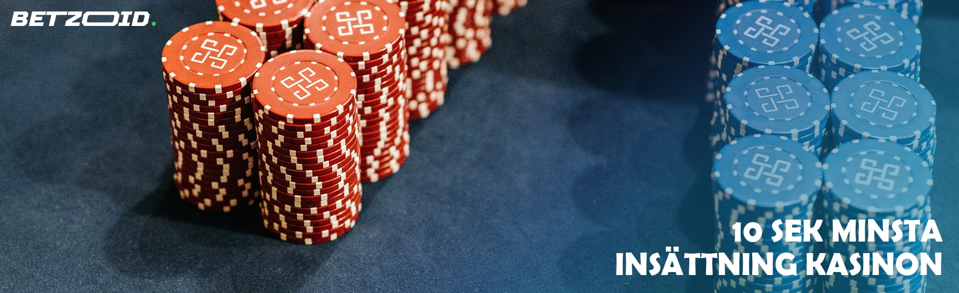 Högar av marker på ett kasinobord.