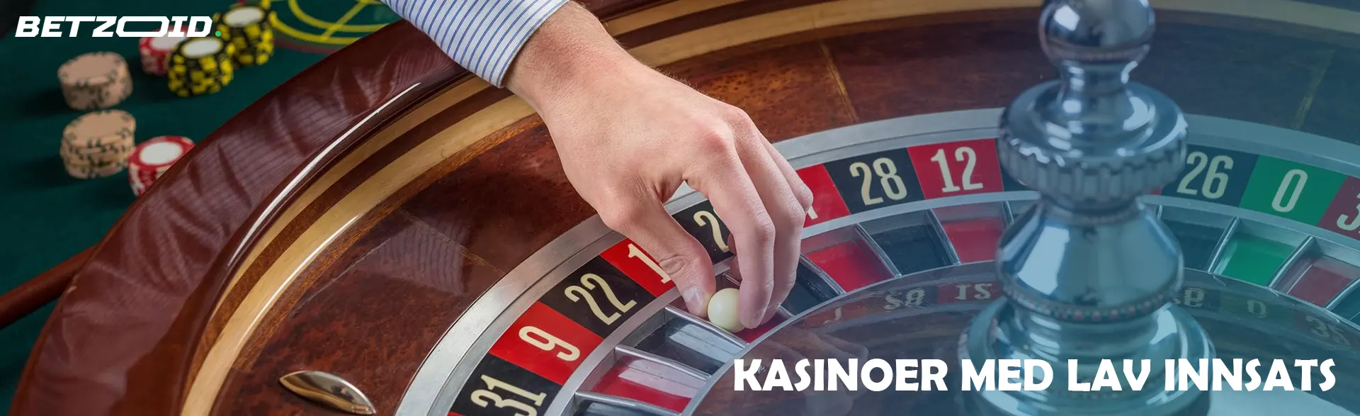 Spilleren plasserer ballen på ruletthjulet.