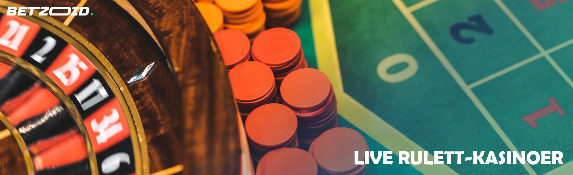 Ruletthjul ved siden av kasinosjetonger.