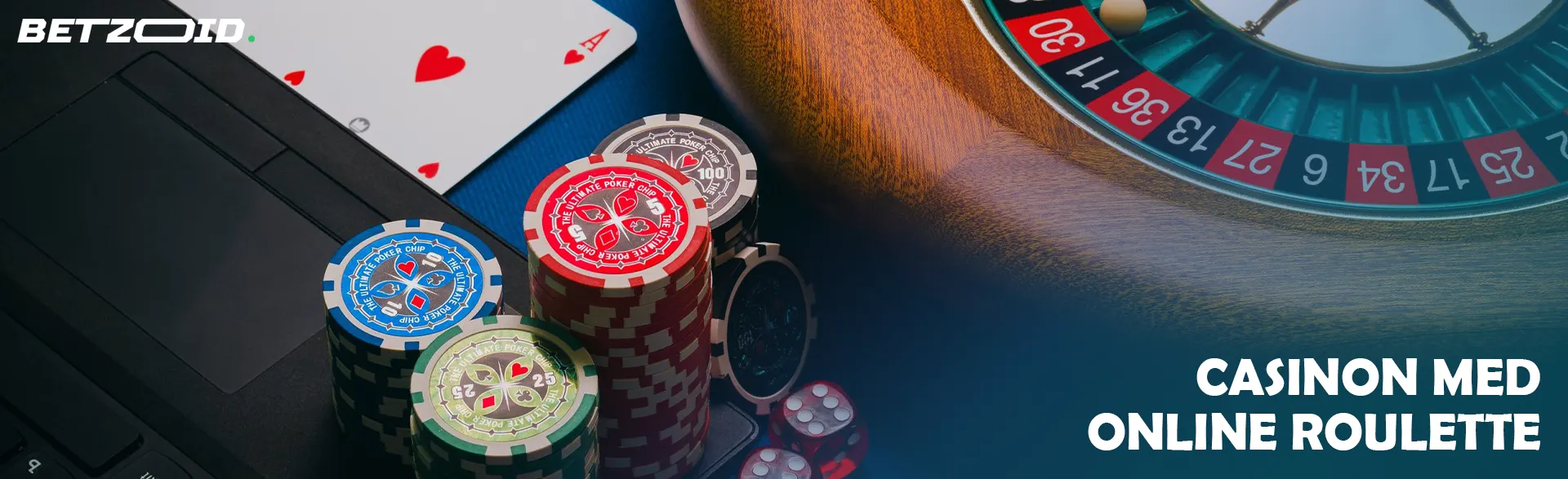 Roulettehjul och kort bredvid kasinomarker på tangentbordet.