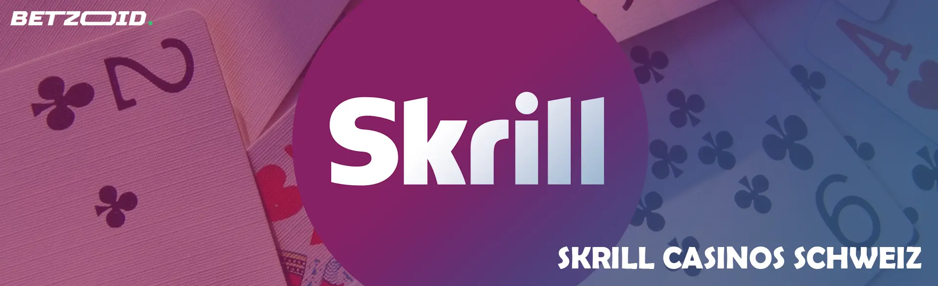 Skrill-Logo auf einem Hintergrund aus Spielkarten.