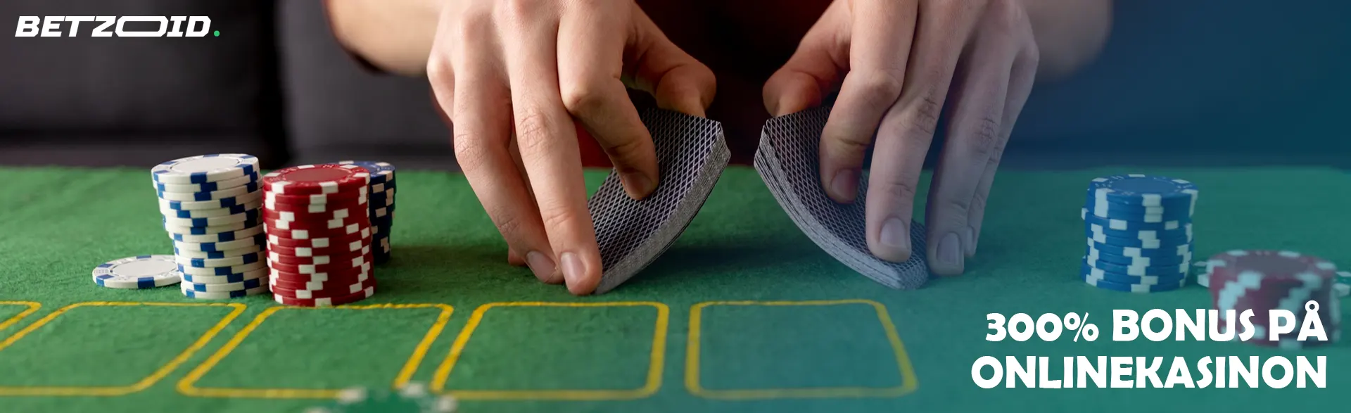 Spelaren blandar korten bredvid kasinomarkerna.