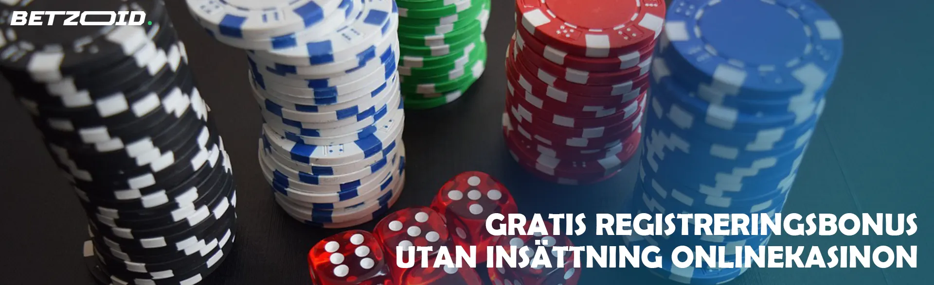 Högar av pokermarker bredvid tärningar.