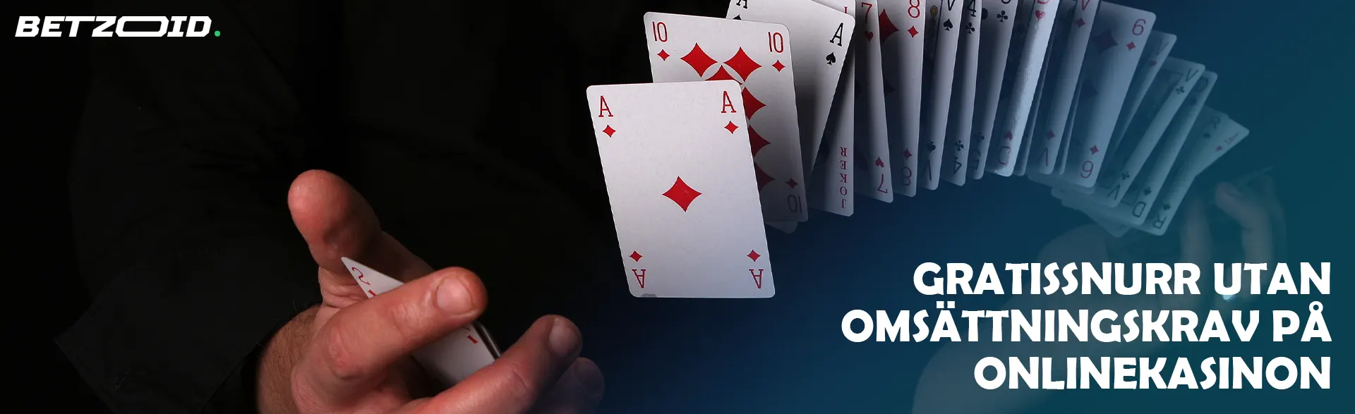 En man blandar kort i luften.