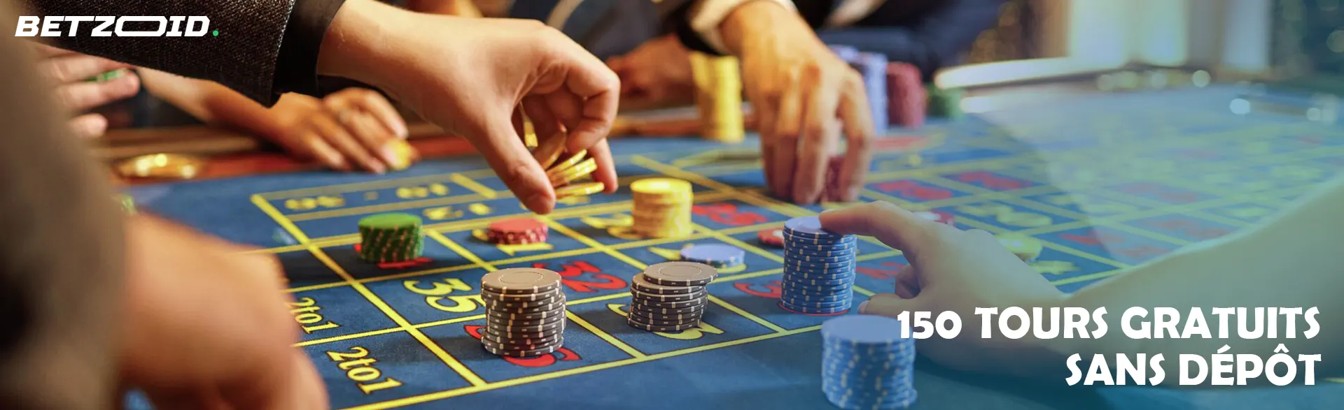 Des joueurs misent avec des jetons sur la table de casino.