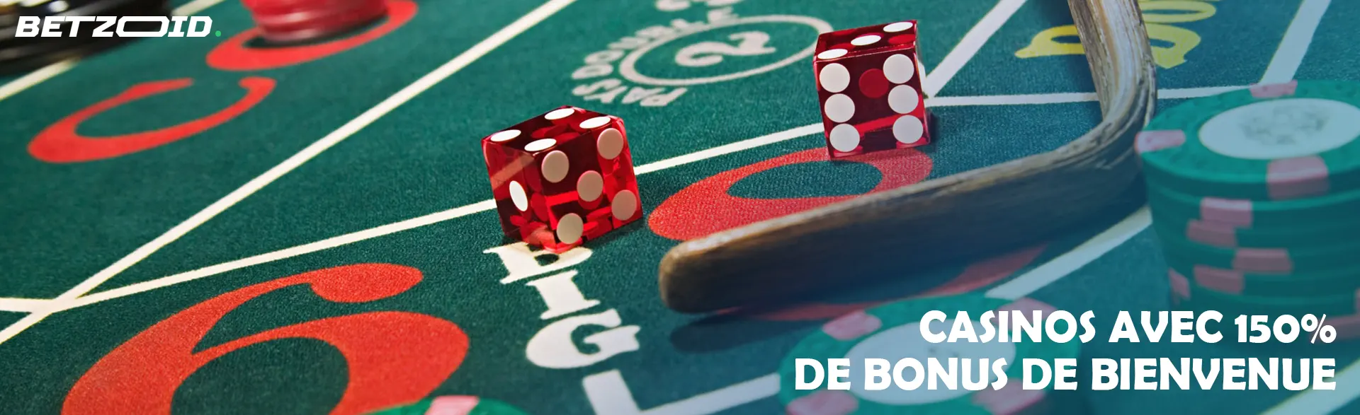 Des dés et des jetons reposent sur la table de casino.
