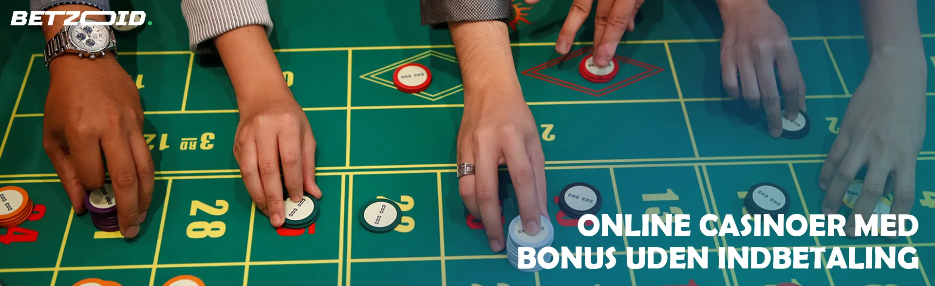 Spillere placerer indsatser med casinochips.