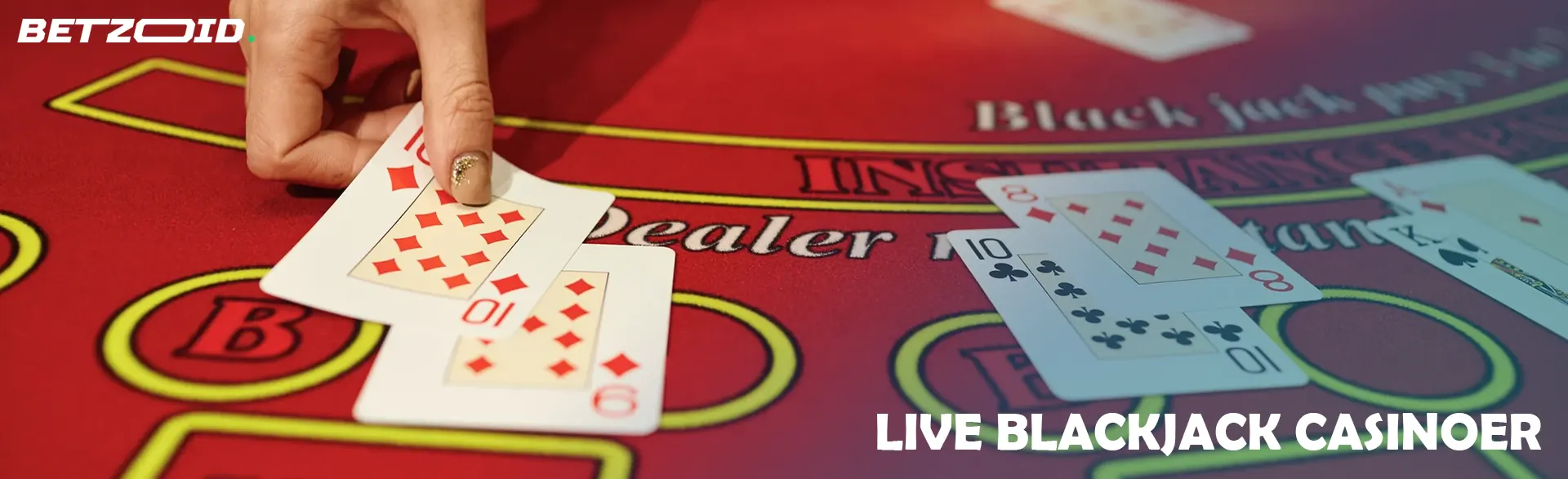 Spilleren placerer kort på blackjackbordet.