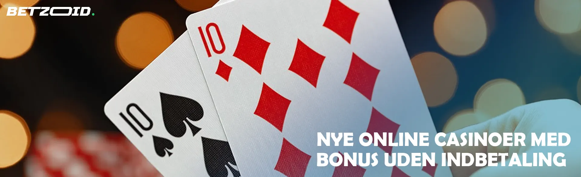 To kort på baggrund af casinolys.