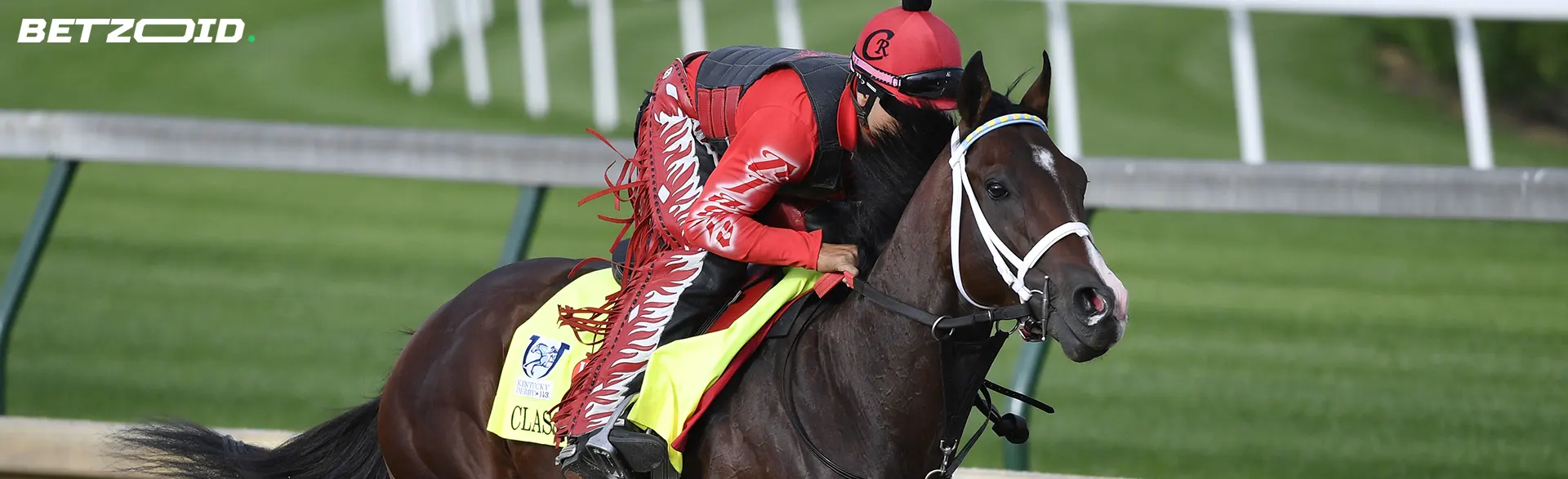 Un jockey à cheval pendant une course.